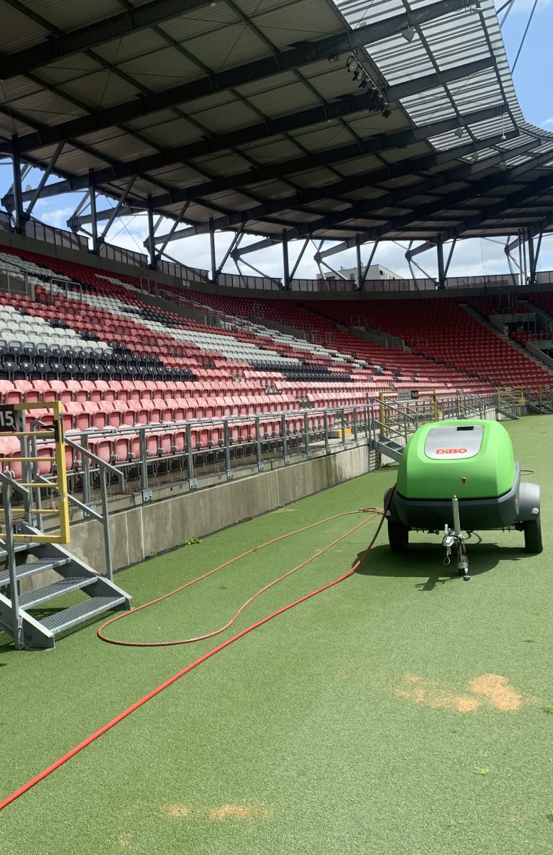 Mycie stadionu piłkarskiego Łowicz Mycie stadionu Łowicz Łódź Ambasador DiBO